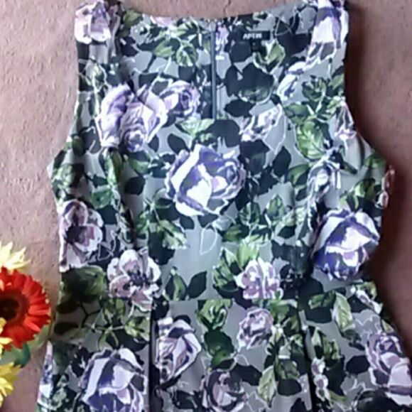 Apt. 9 Dress  - Picture 2 of 6